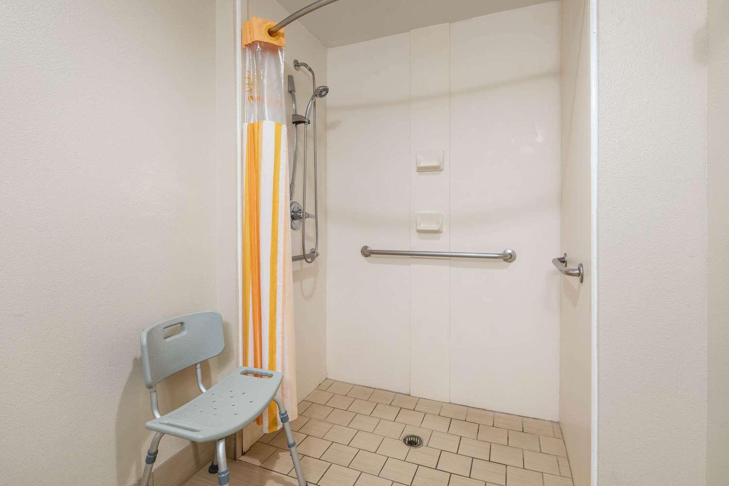 La Quinta Inn and Suites by Wyndham LaGrange / I-85 26/26