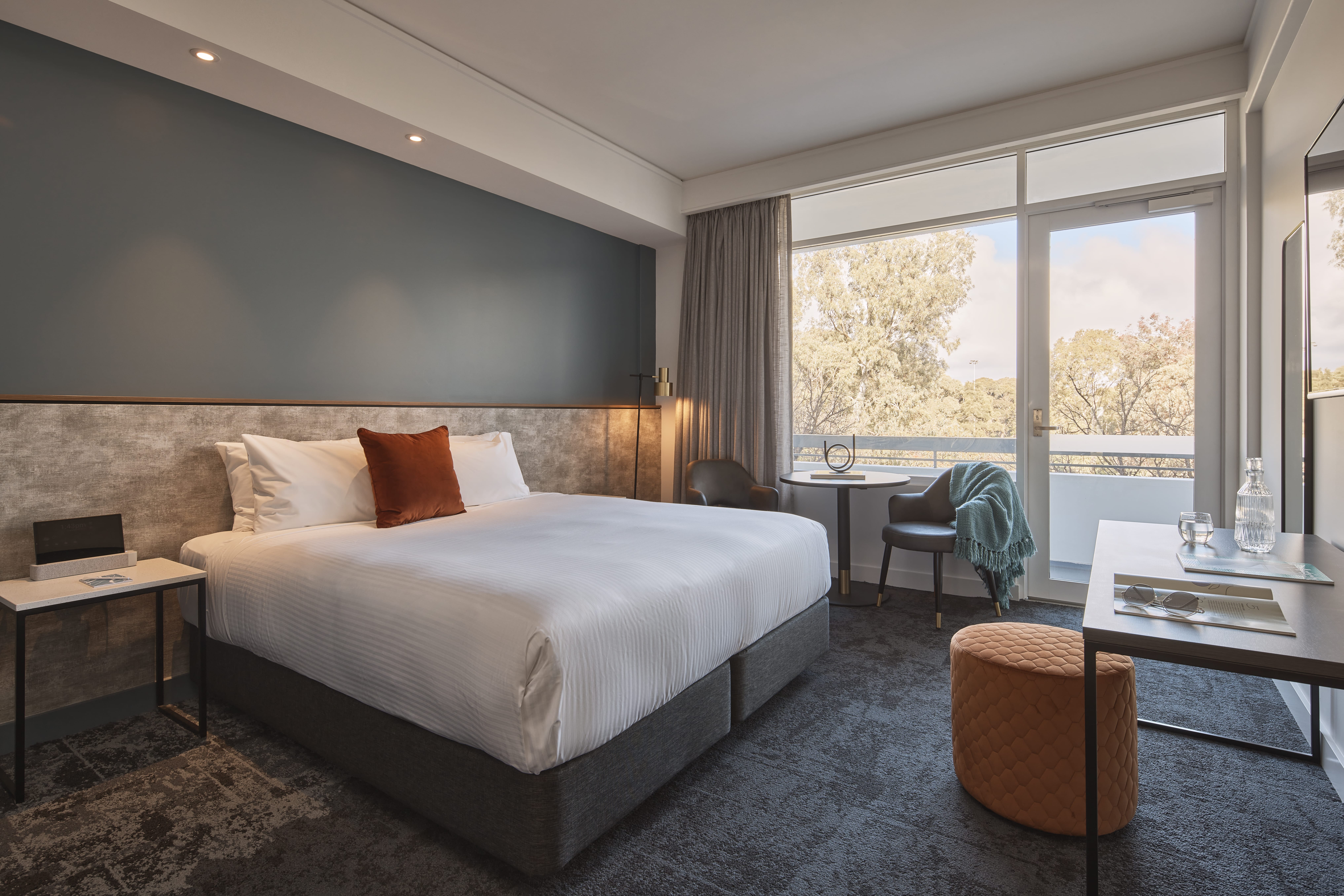 ROOM, KING BED, PARK SIDE