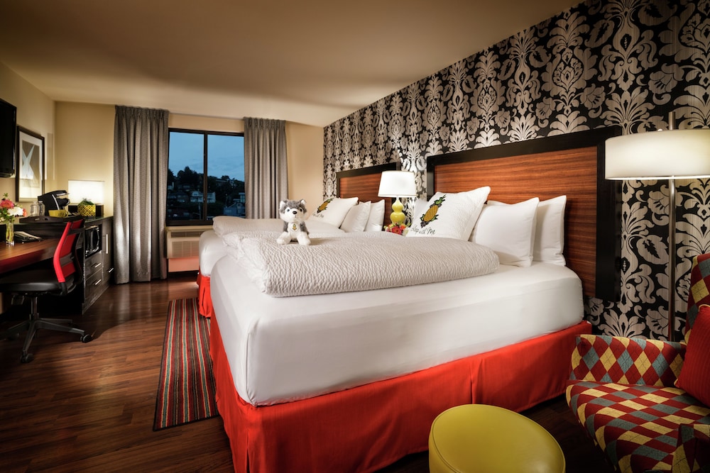 Staypineapple At The Maxwell Hotel 10/50
