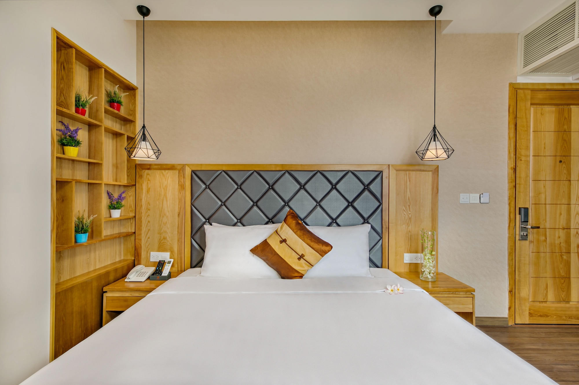 DELUXE, DOUBLE BED, CITY VIEW
