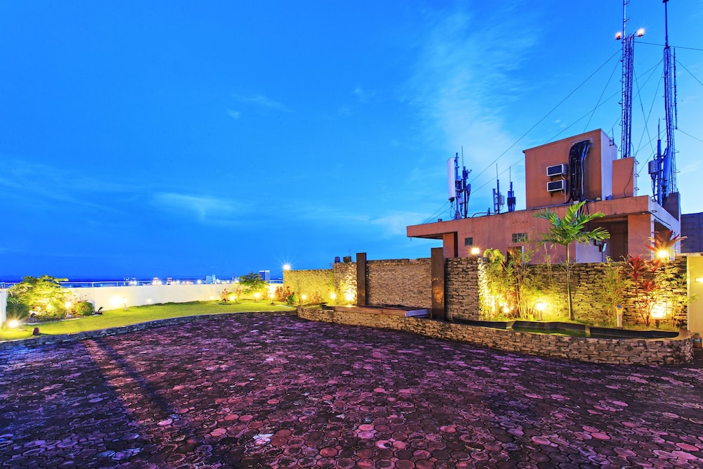 Sarrosa International Hotel And Residential Suites 42/50
