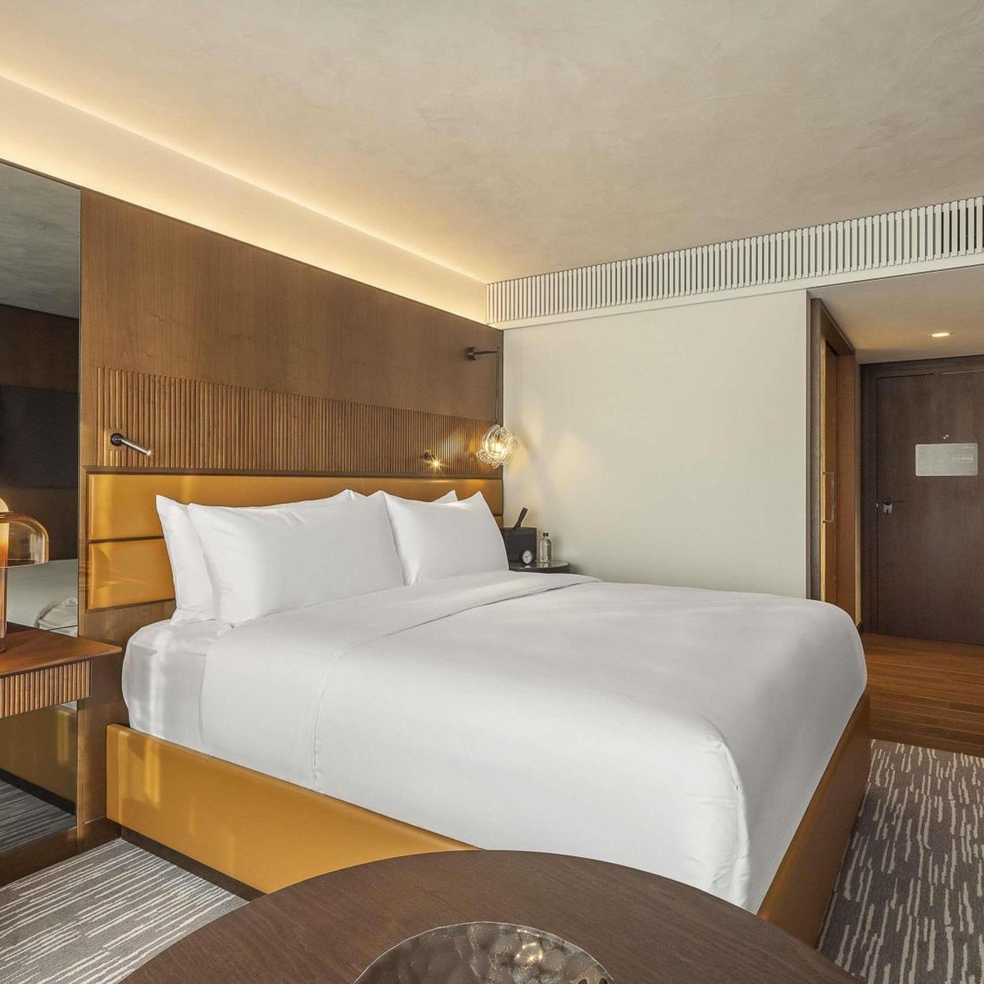 Exclusive, Fairmont Gold, Deluxe, King Bed, Lounge Access