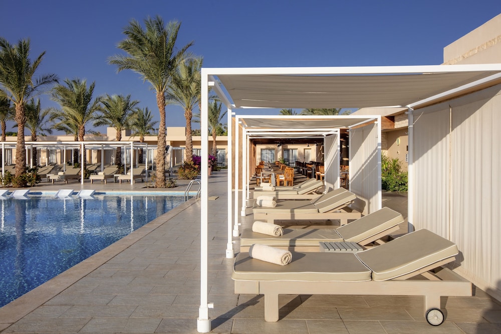 swimming pool spa