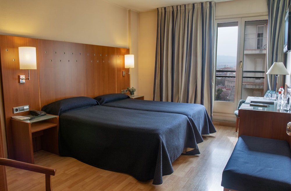 Hotel J. Balmes Vic 6/20