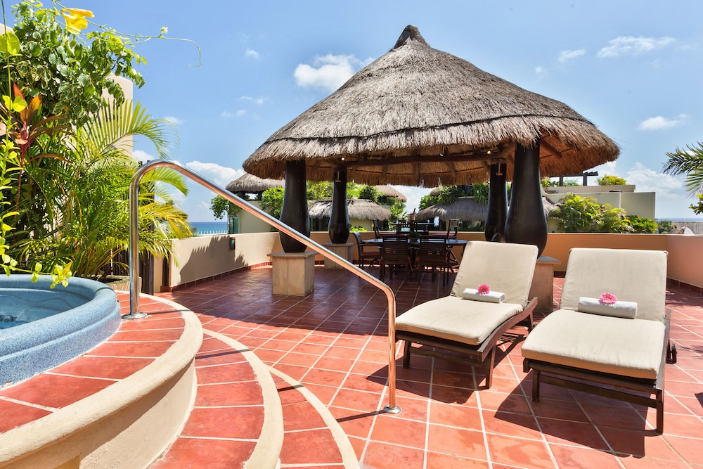 El Taj Oceanfront & Beachside Condo Hotel 42/74