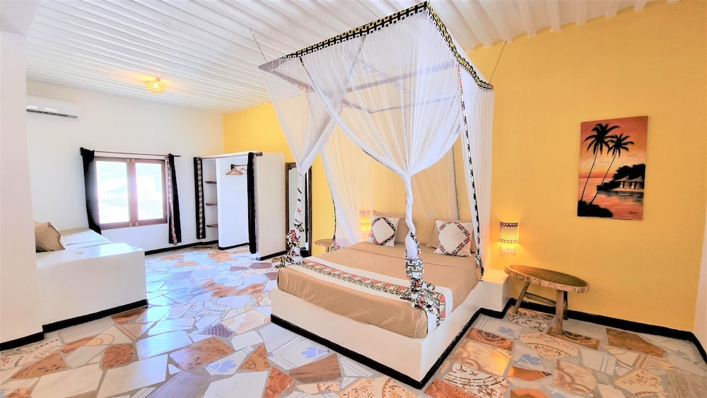 SUITE ROOM