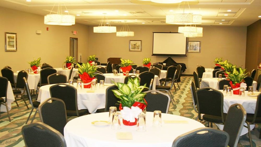 HOLIDAY INN GUIN 56/65