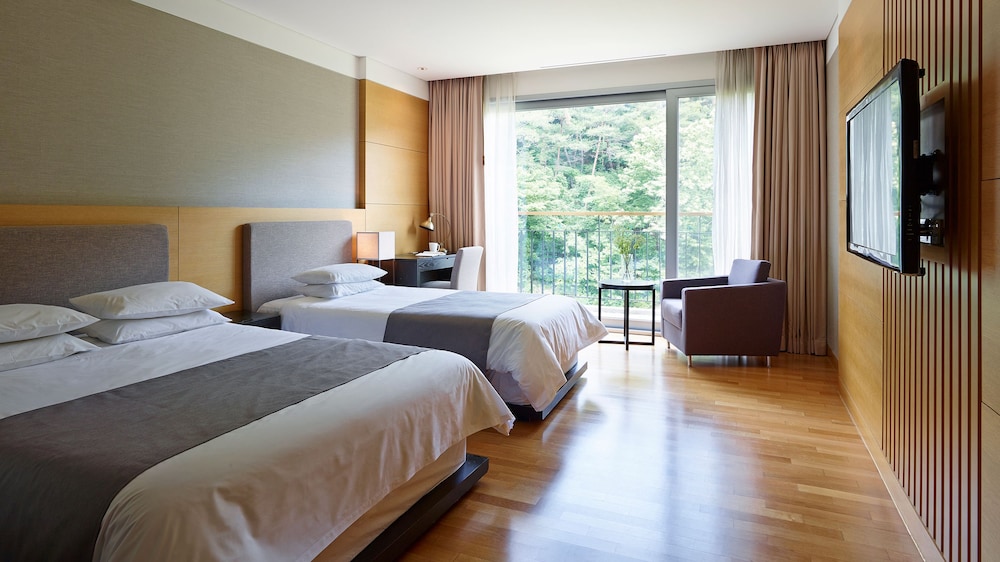The Suites Hotel Namwon 11/75