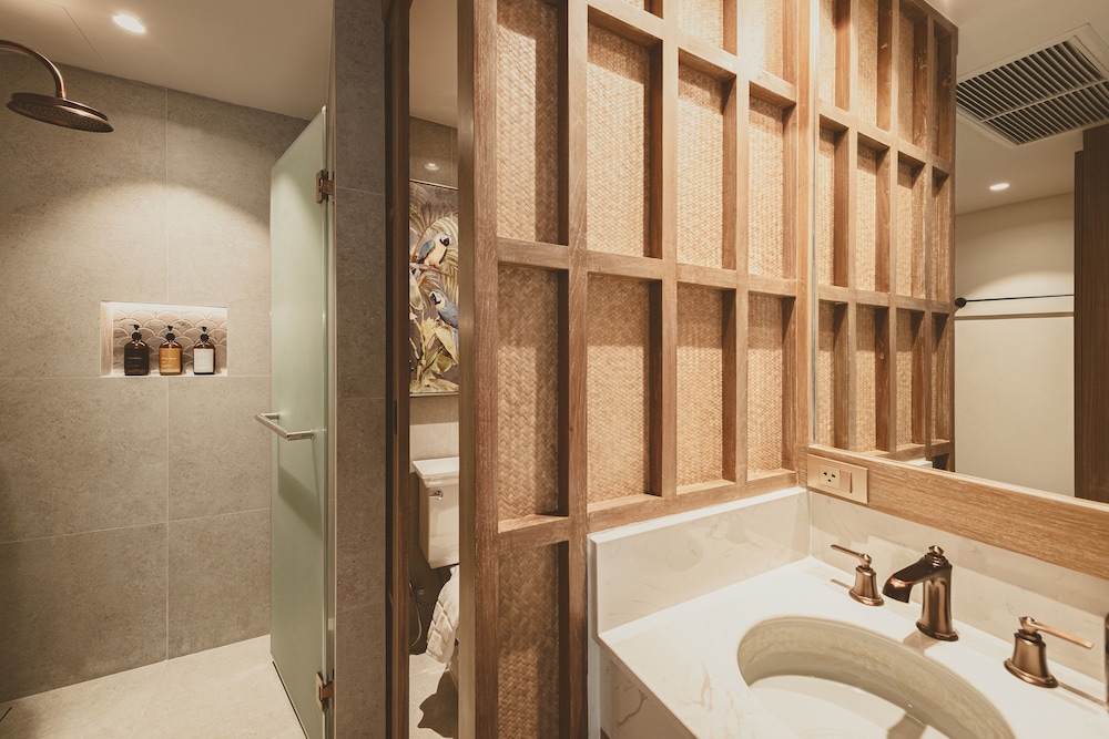 GRAND, DELUXE, BATHTUB
