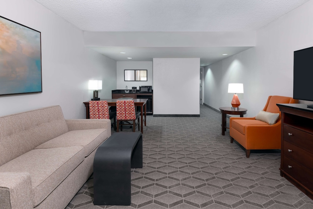 Embassy Suites By Hilton Dallas Park Central Area 23/45