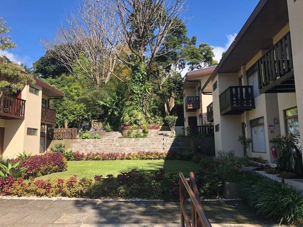 Monteverde Country Lodge 64/72