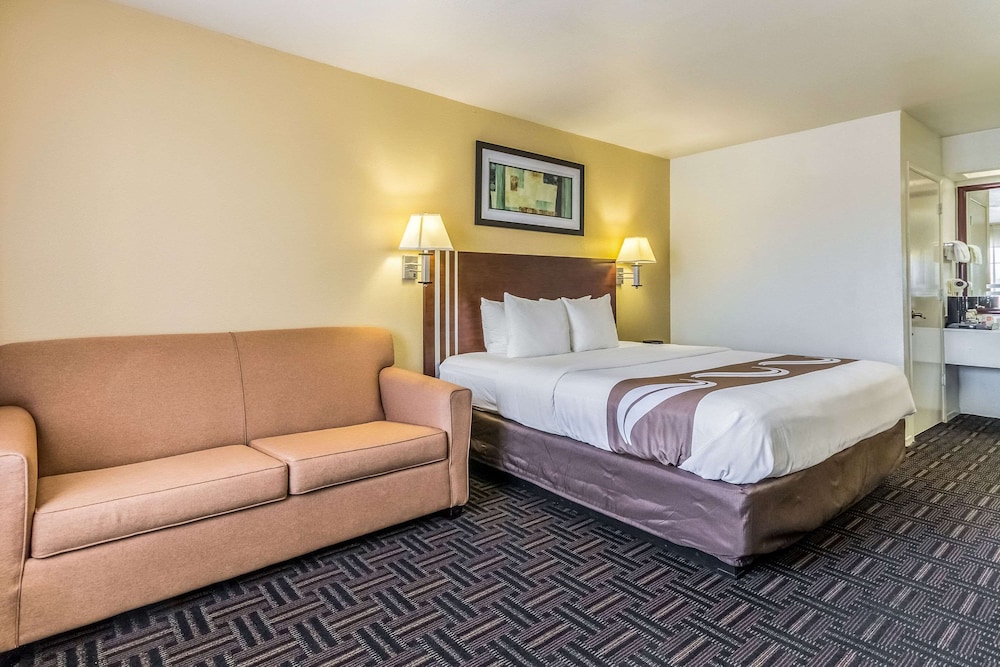 UPGRADE, KING BED, SOFA