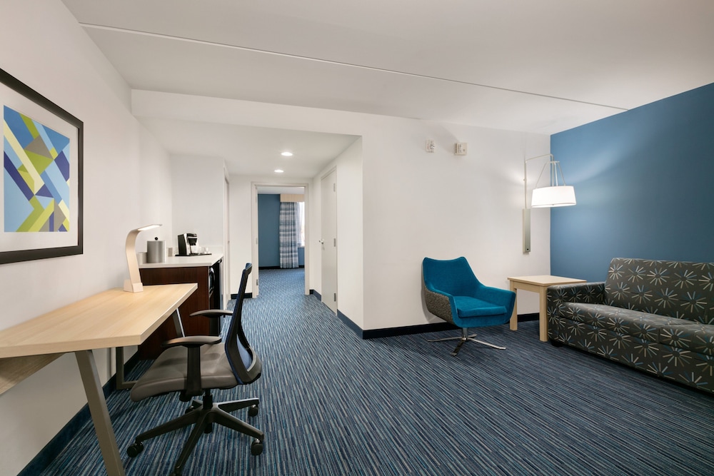 Holiday Inn Express Hotel And Suites Norfolk Airport 22/60