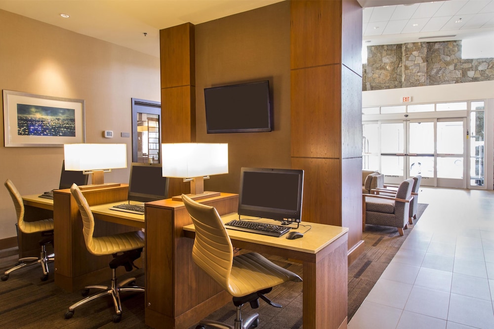 Hyatt Place Charlottesville 33/34
