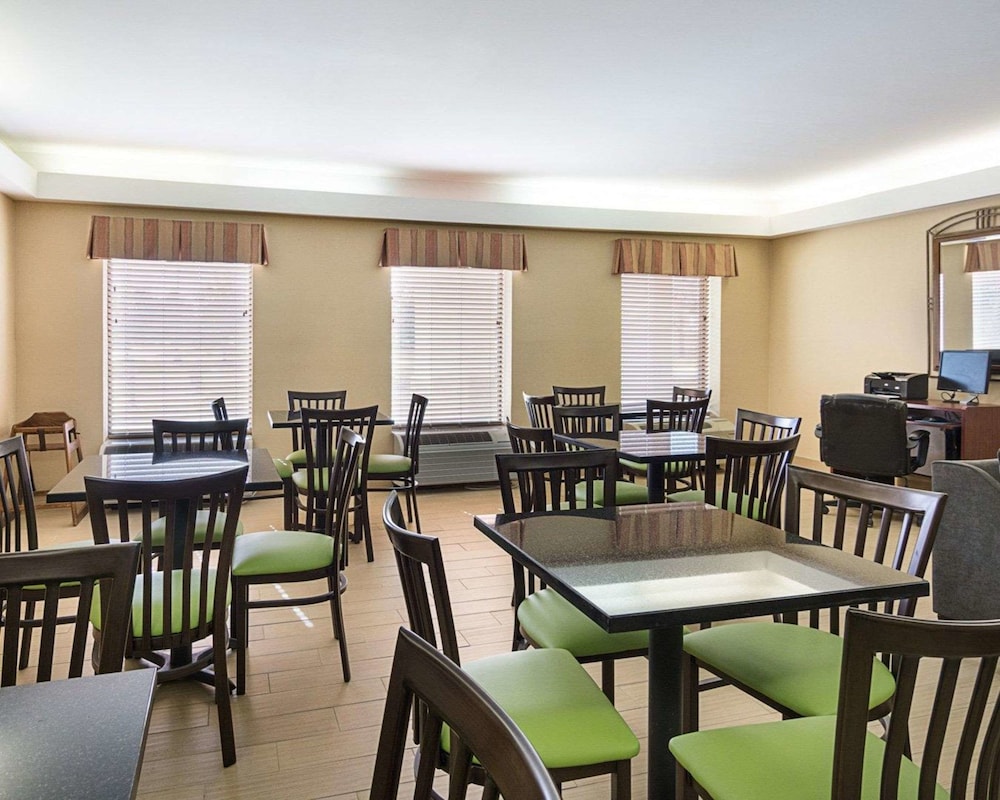Quality Inn Richmond Airport 30/37