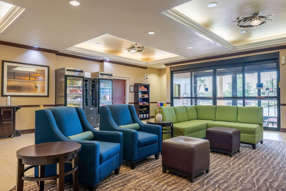 Comfort Inn & Suites Northeast - Gateway 23/32