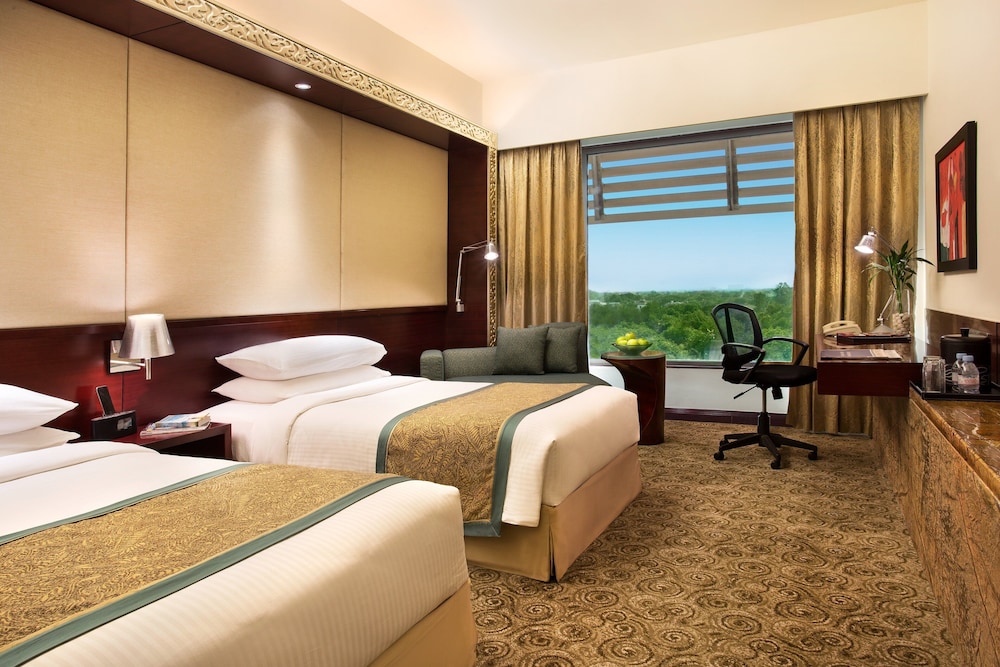 Crowne Plaza Ahmedabad City Centre 18/70
