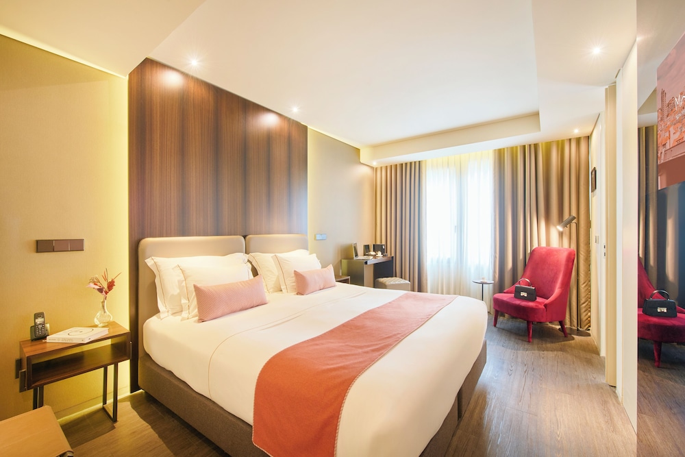 SUPERIOR, DOUBLE OR TWIN BED