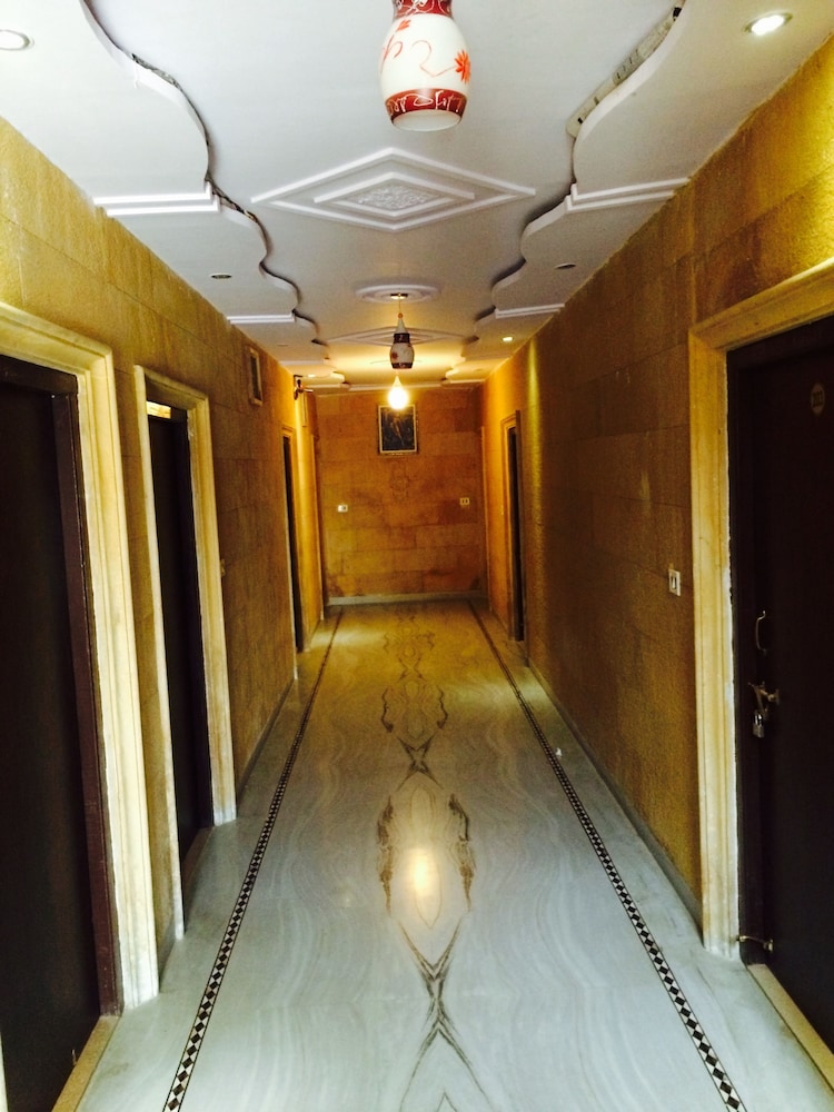 Mystic Jaisalmer Hostel / Backpacker 6/50