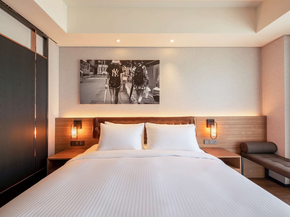 STANDARD, KING BED