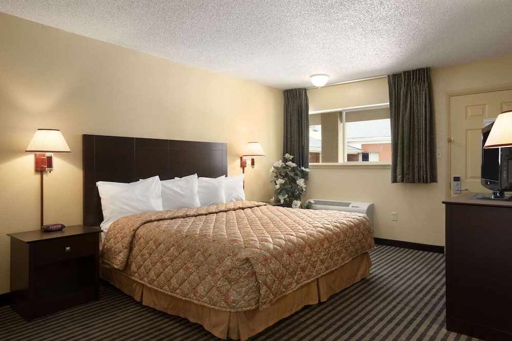 Days Inn by Wyndham Lawton 16/47