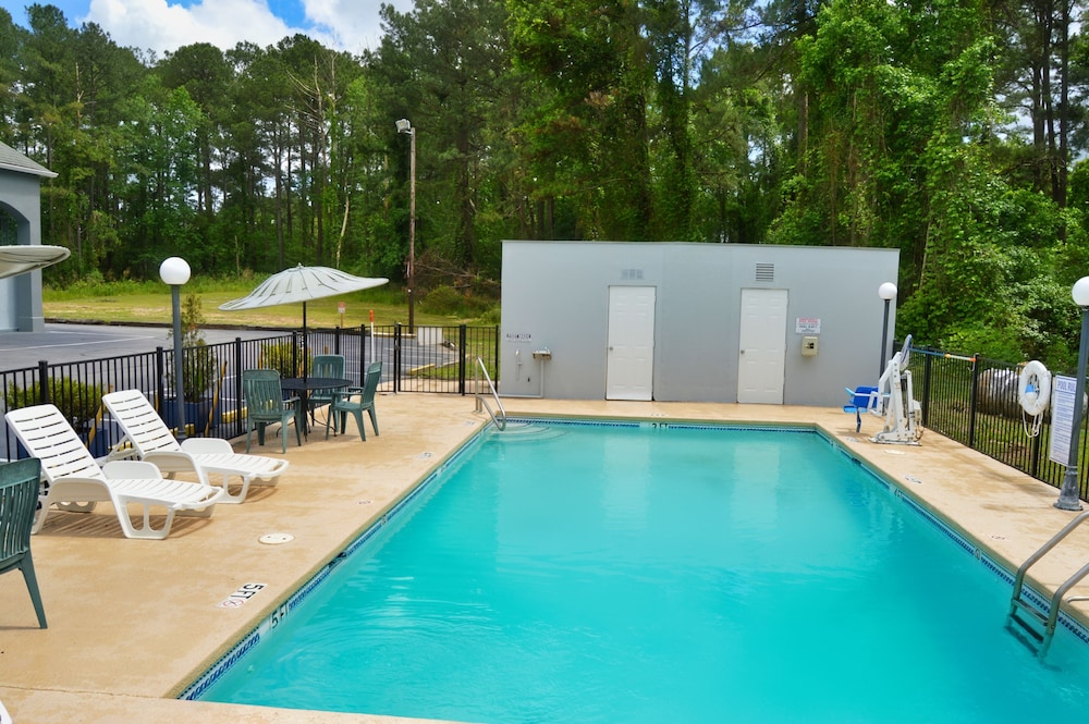 Days Inn by Wyndham Hardeeville Near Hilton Head 42/50