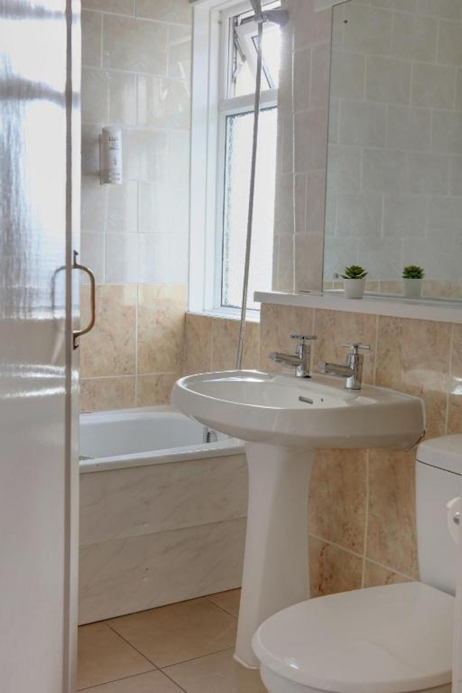 Belvilla Crewe Arms Hotel 50/50