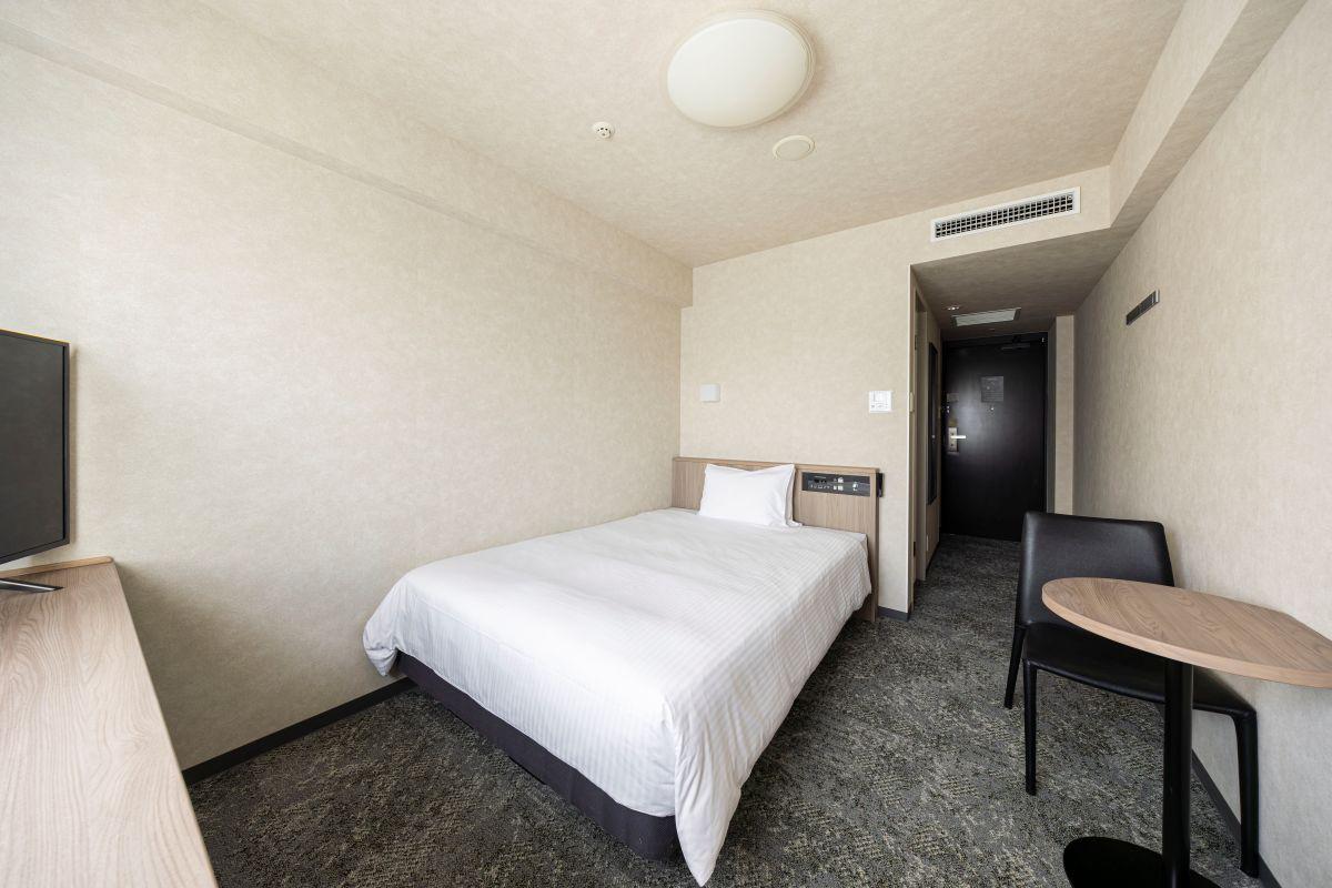 Adjoining, 2 Rooms, Single