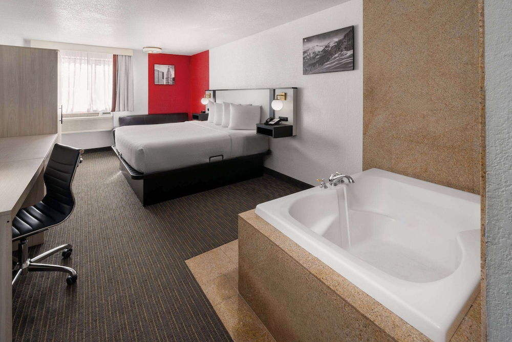 SYLO Hotel Denver Airport, a Ramada by Wyndham 55/57