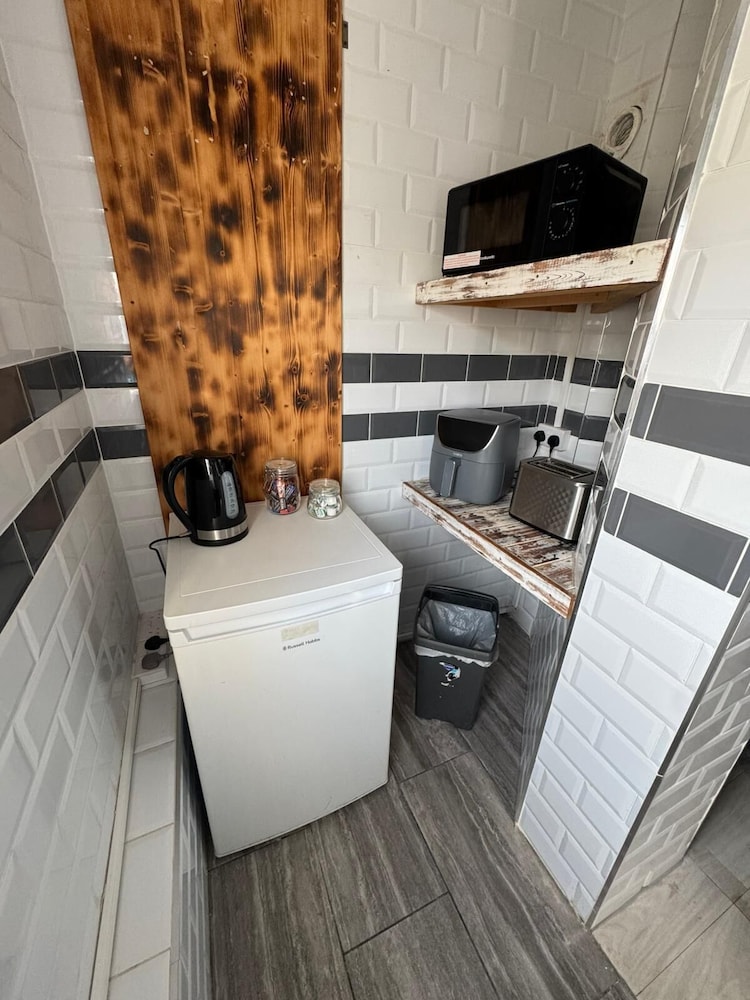 OYO Shore Surf Lodge 37/50
