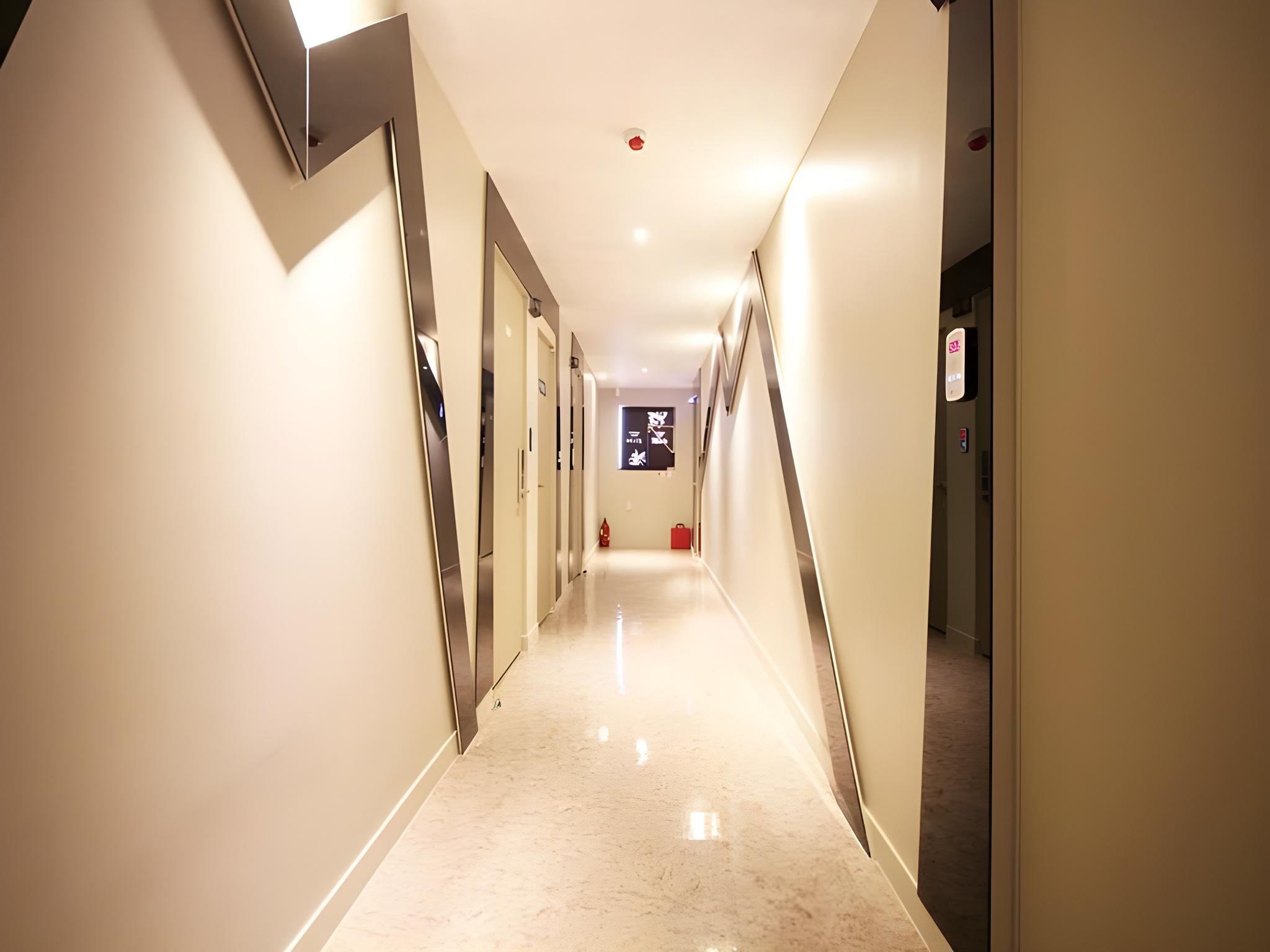 Made Hotel 36/50