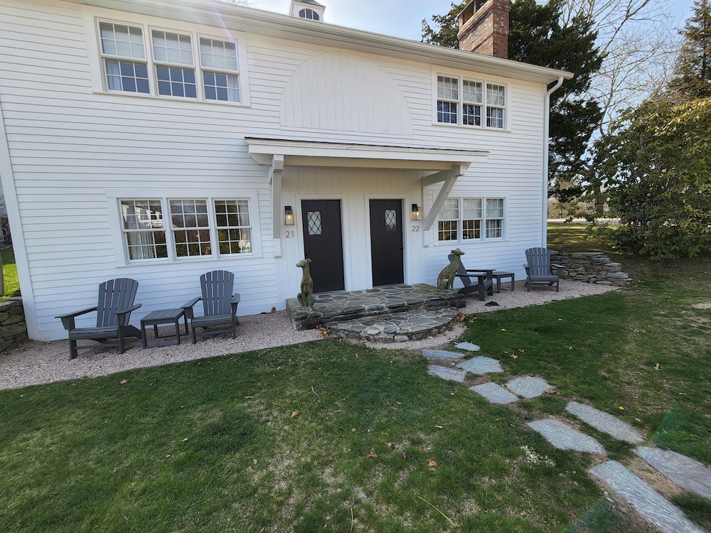 Shelter Harbor Inn 64/72