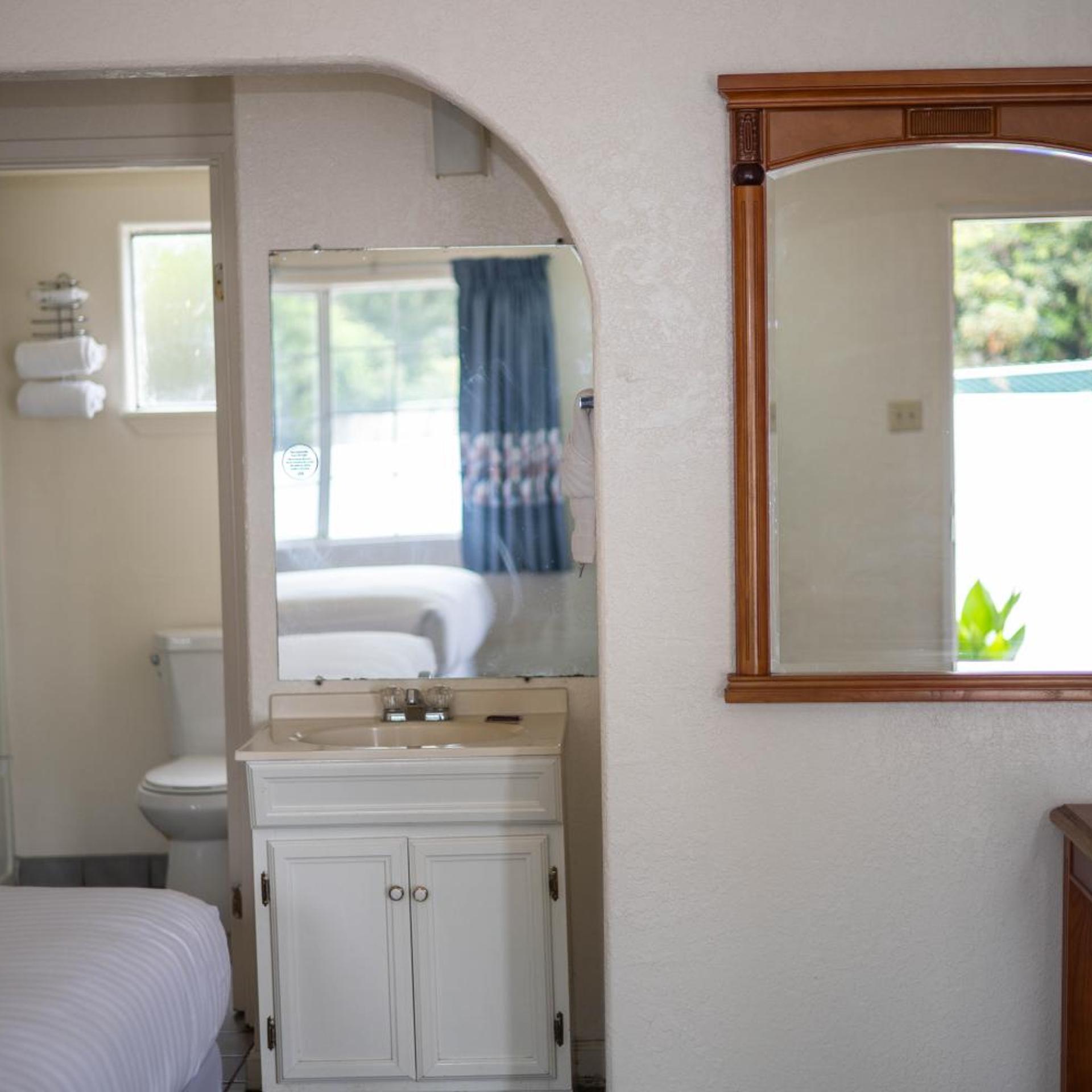 Deluxe Inn 25/25