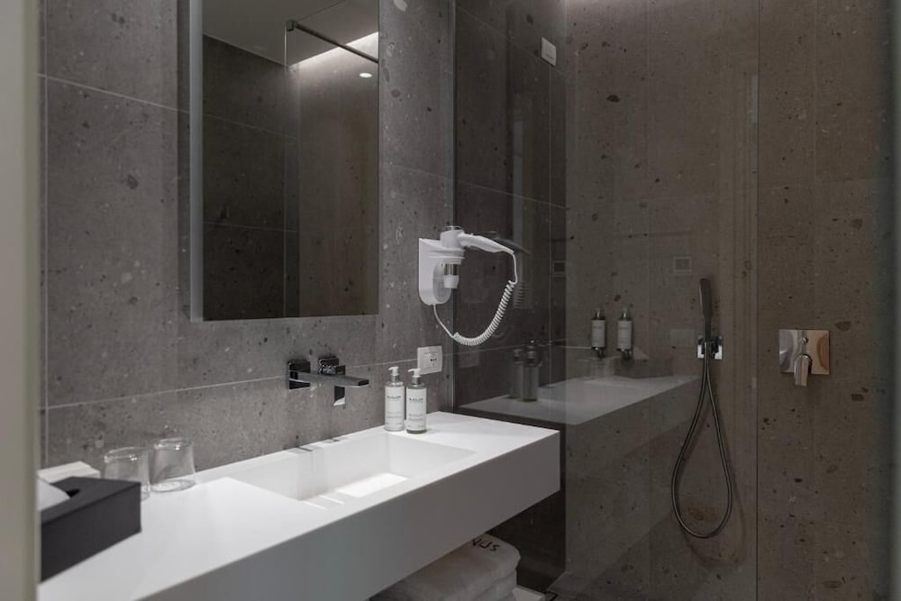 Magnus Hotel 49/50