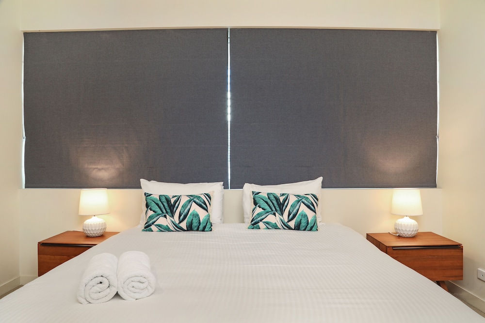 ELEMENT ON COOLUM BEACH 30/75