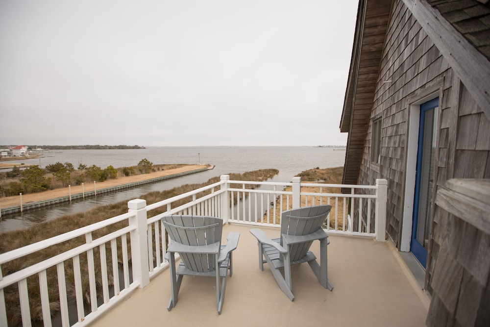 The Burrus House Inn Waterfront Suites 40/50