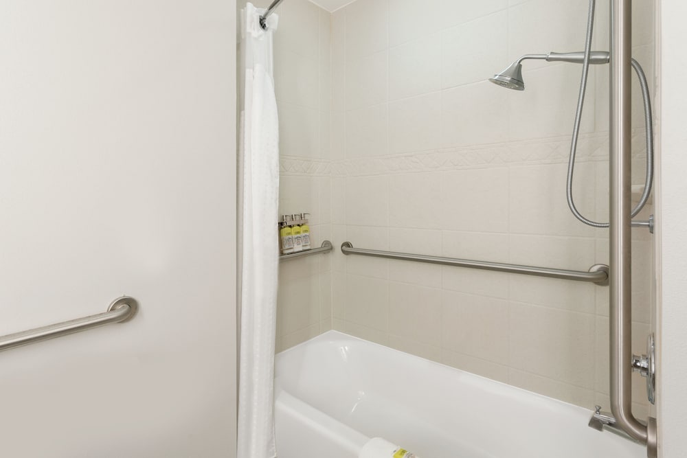 Holiday Inn Express Hotel Suites Searcy 48/50