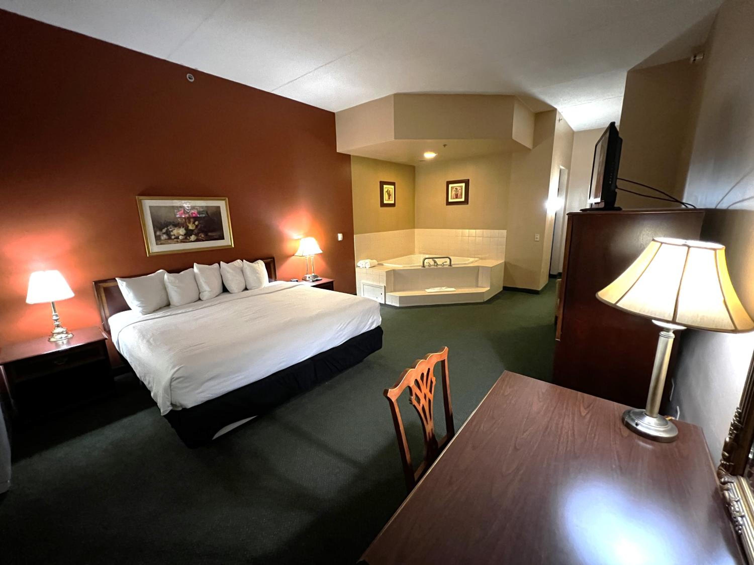 غرفة بسرير كينج بجاكوزي، Hotel Mead 3/10