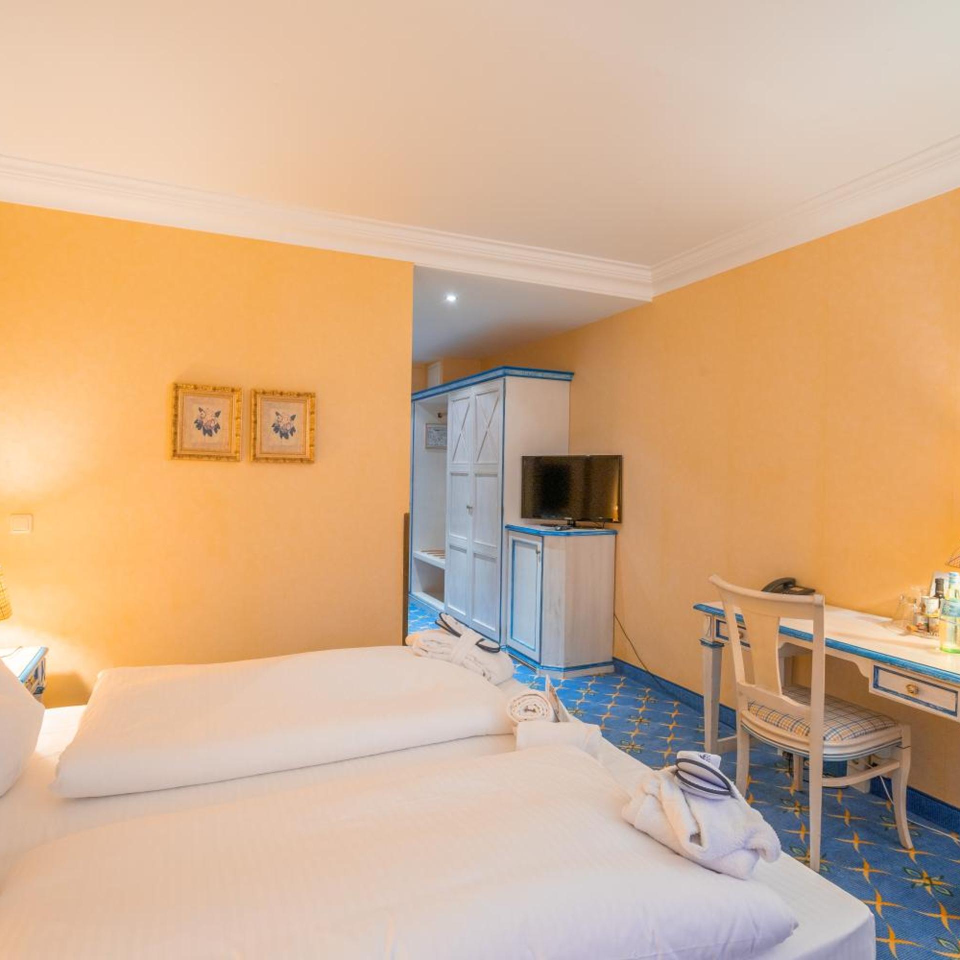 Room, King Bed, Terrace, Rugard Thermal Strandhotel 4/6