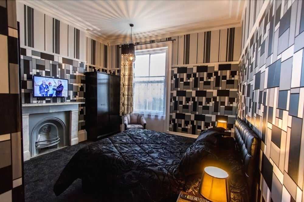 The Carlton Hotel 34/56