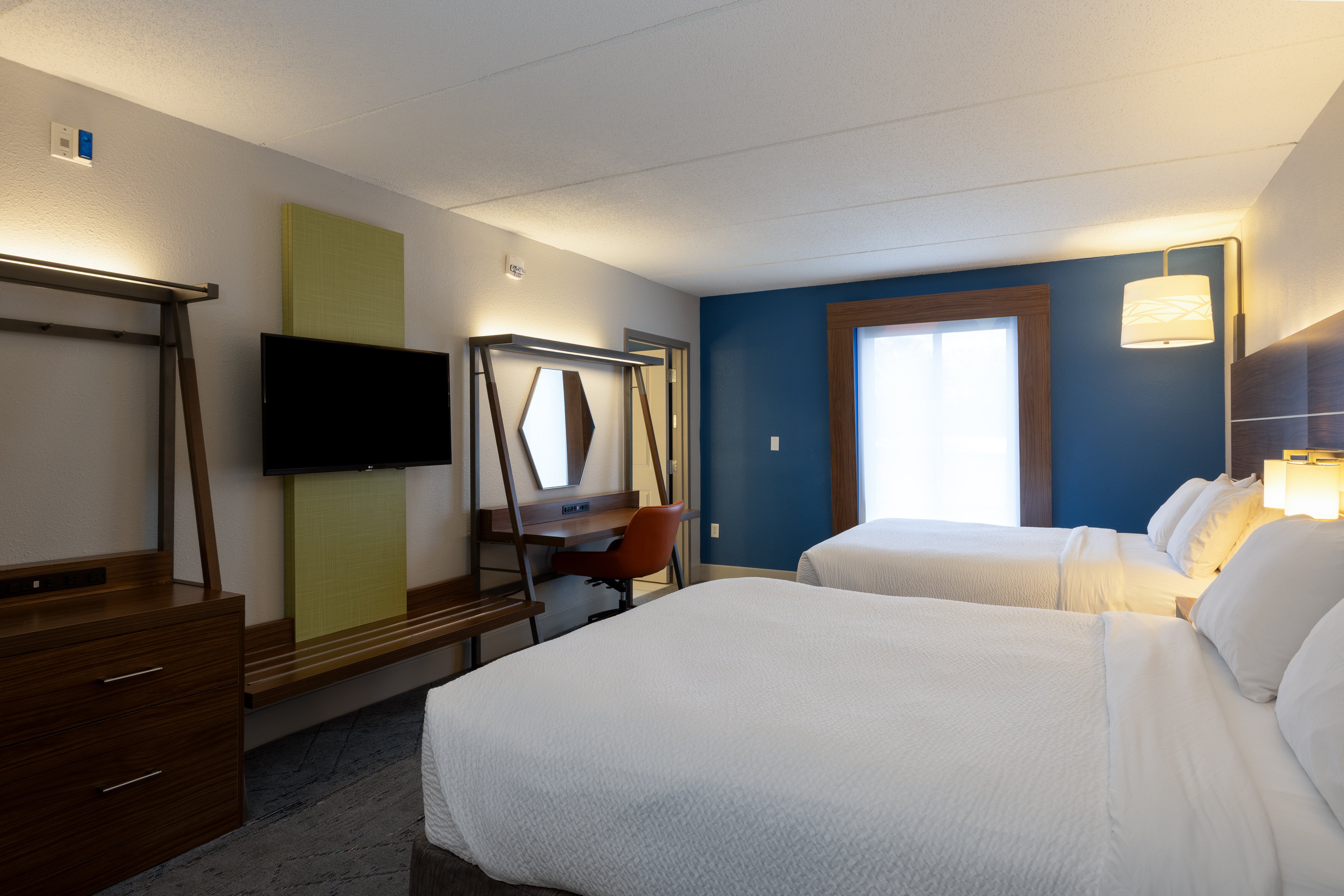 Holiday Inn Express Charleston US Hwy 17 & I-526 25/77