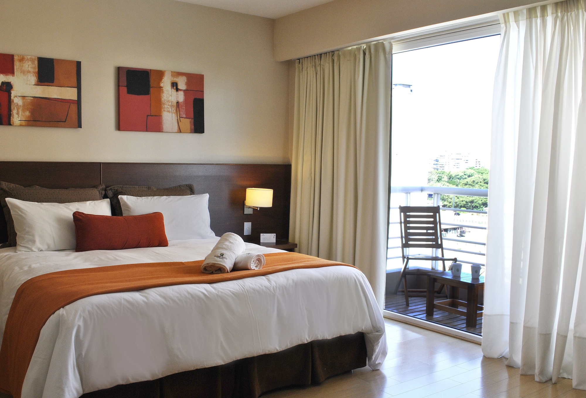 SUPERIOR, APARTMENT, KING BED, KITCHENETTE