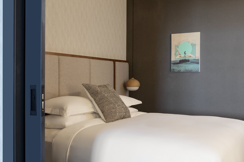 Kimpton Armory Hotel Bozeman 12/79