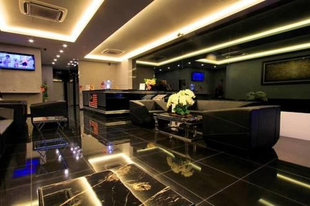 J SUITES HOTEL 7/47