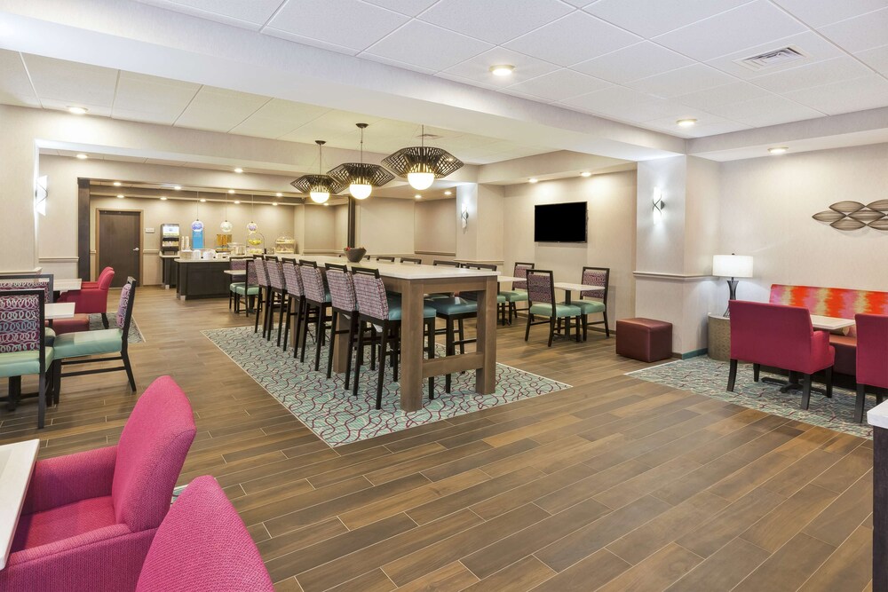 Hampton Inn Sedalia Mo 17/21