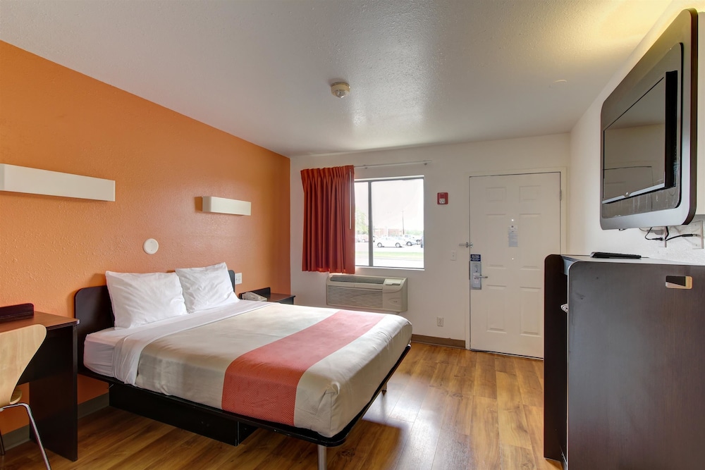 Motel6 Amherst, OH - Cleveland West - Lorain 13/41