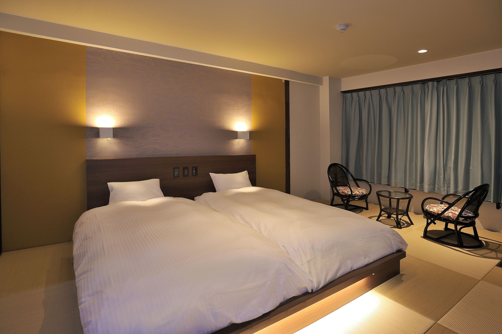 BASIC, TWIN BEDS, OCEAN VIEW