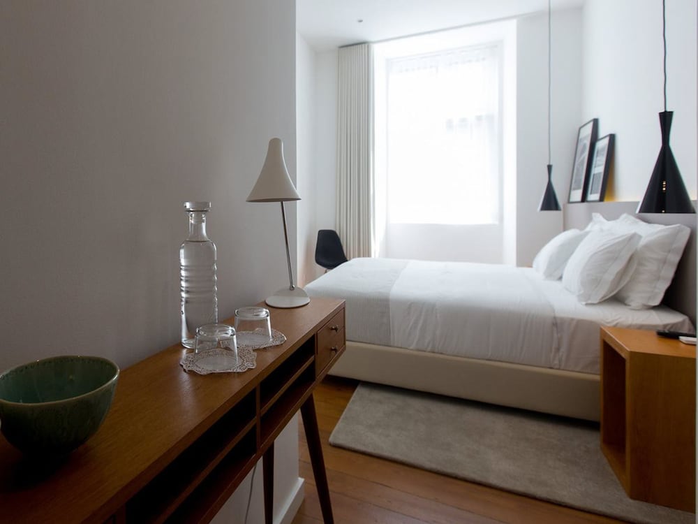 The 8 Downtown Suites 11/67
