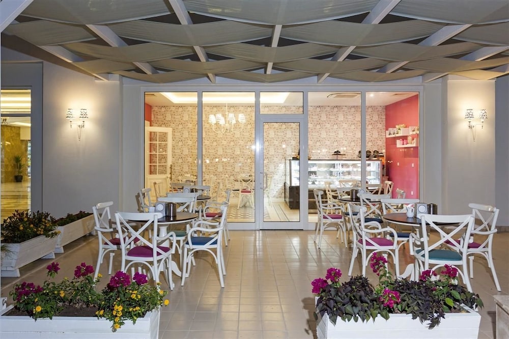Karmir Resort And Spa Hotel 27/50