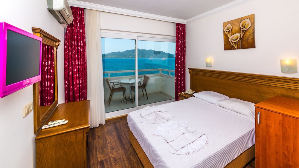 1 BEDROOM, STANDARD, DOUBLE OR TWIN BED